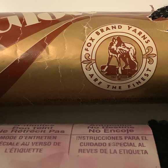 Lot VTG yarn Red Heart, Fox, Lion, Unknown but for small clothes - Picture 8 of 8